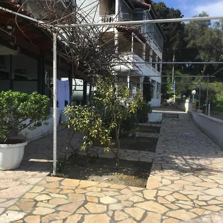 Tasteful In With Shared Pool * Benitses (Corfu)