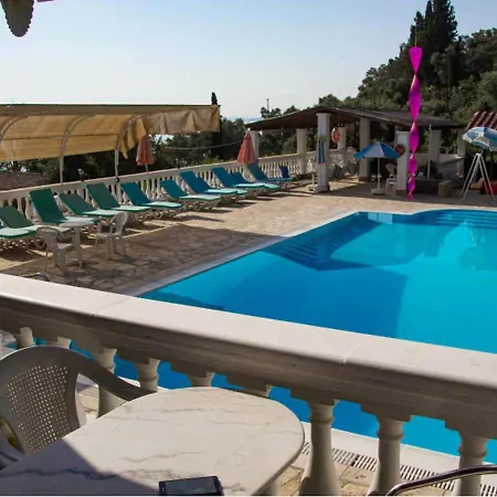 Tasteful In With Shared Pool Benitses (Corfu)